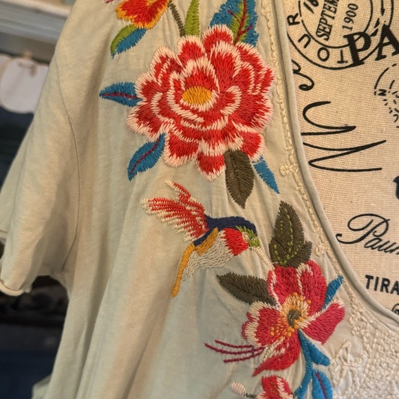 Johnny Was Tunic Women’s Large Beige Embroidered Hibiscus Floral Slit V-Neck - Picture 2 of 13